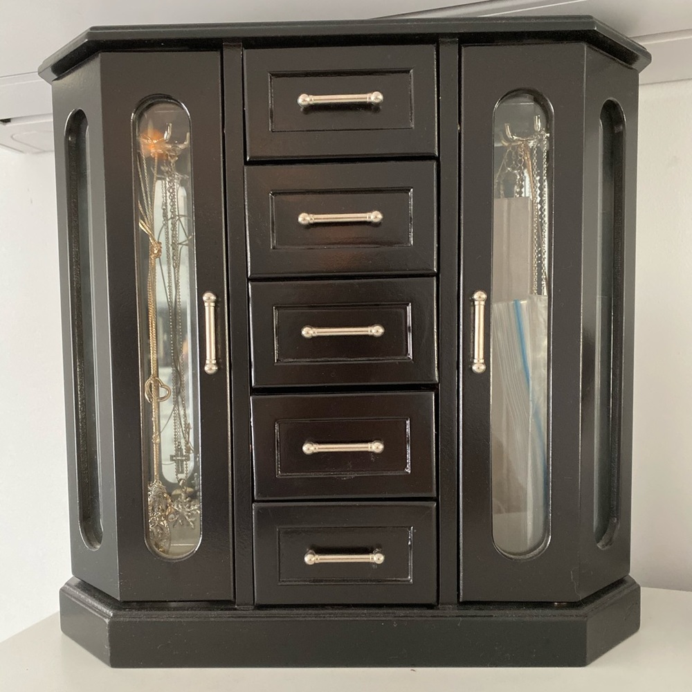 Jewelry box